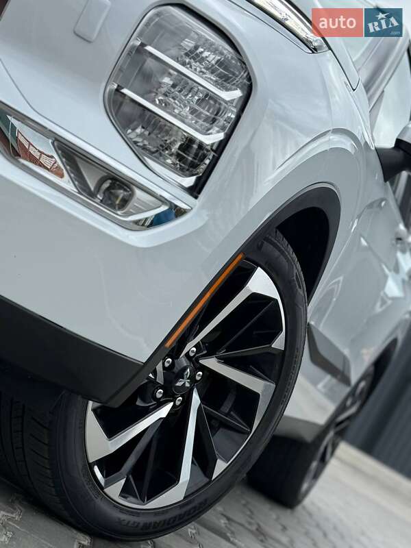 Внедорожник / Кроссовер Mitsubishi Outlander 2022 в Кривом Роге