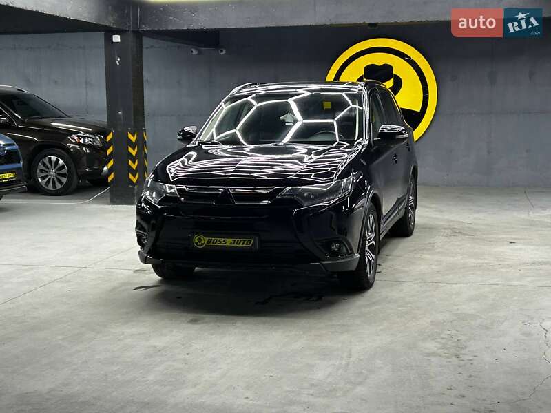 Внедорожник / Кроссовер Mitsubishi Outlander 2016 в Черновцах