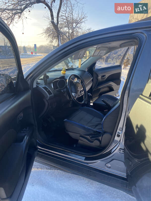 Внедорожник / Кроссовер Mitsubishi Outlander 2011 в Харькове