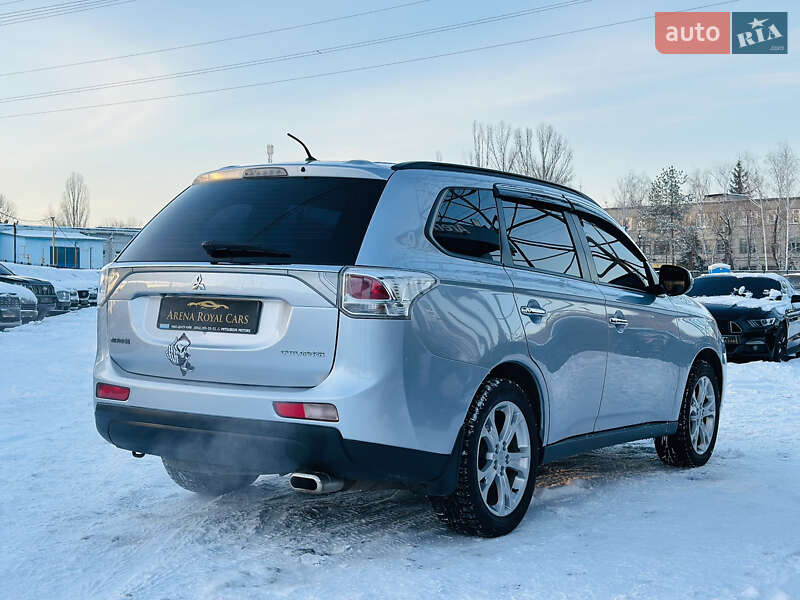 Внедорожник / Кроссовер Mitsubishi Outlander 2013 в Харькове