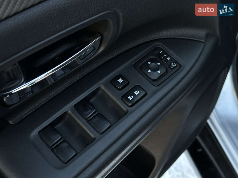 Внедорожник / Кроссовер Mitsubishi Outlander 2013 в Харькове