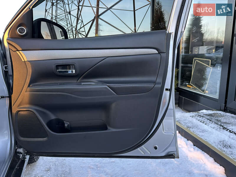 Внедорожник / Кроссовер Mitsubishi Outlander 2013 в Харькове