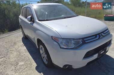 Позашляховик / Кросовер Mitsubishi Outlander 2013 в Києві