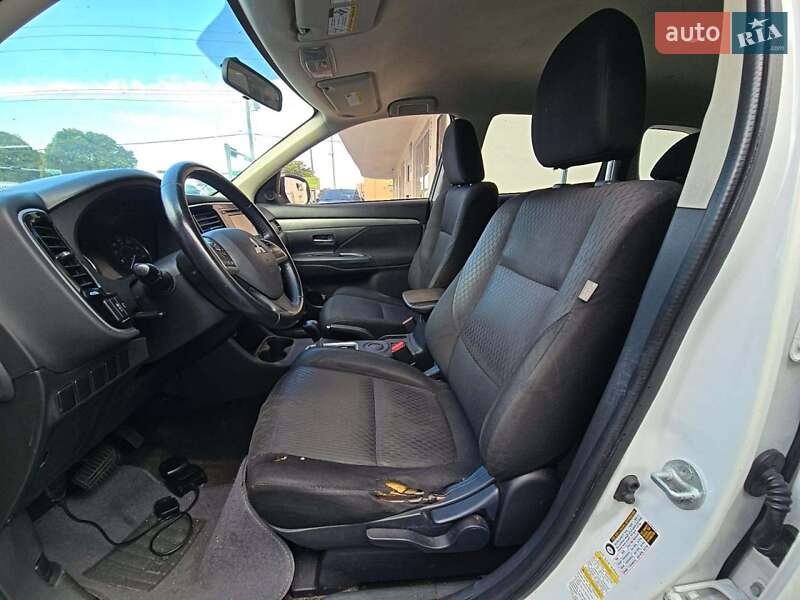 Позашляховик / Кросовер Mitsubishi Outlander 2013 в Києві