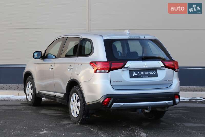 Внедорожник / Кроссовер Mitsubishi Outlander 2017 в Киеве