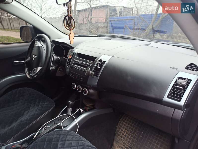Внедорожник / Кроссовер Mitsubishi Outlander 2007 в Каменском