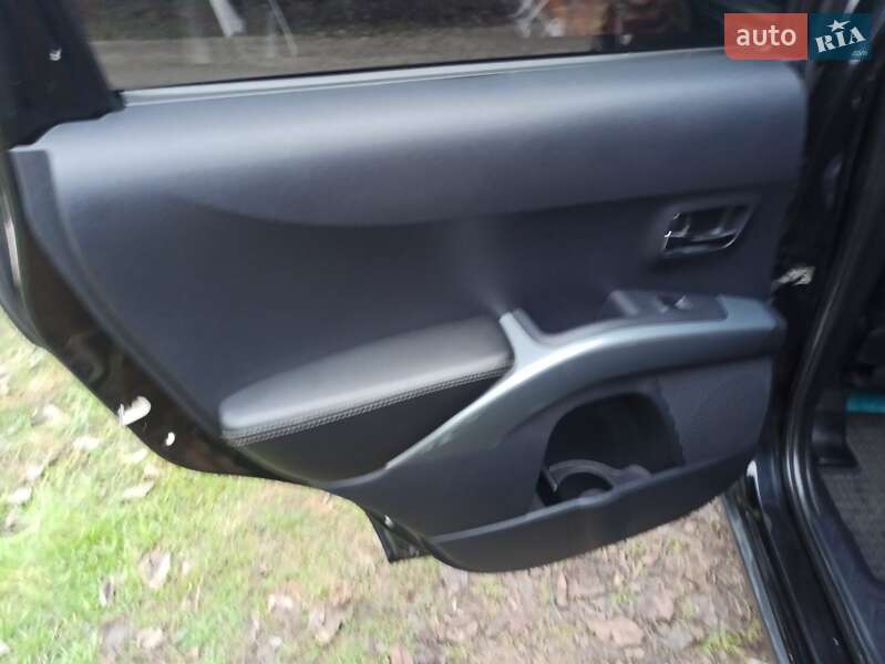 Внедорожник / Кроссовер Mitsubishi Outlander 2007 в Каменском