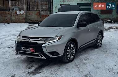 Позашляховик / Кросовер Mitsubishi Outlander 2019 в Харкові