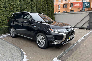 Позашляховик / Кросовер Mitsubishi Outlander 2022 в Рівному