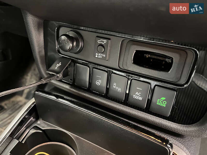 Внедорожник / Кроссовер Mitsubishi Outlander 2022 в Ровно