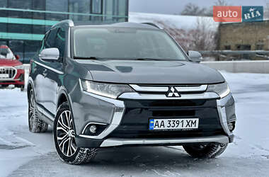 Внедорожник / Кроссовер Mitsubishi Outlander 2017 в Киеве