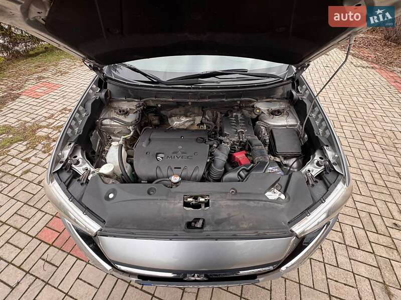 Внедорожник / Кроссовер Mitsubishi Outlander 2018 в Запорожье