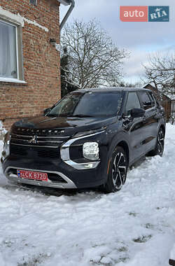 Позашляховик / Кросовер Mitsubishi Outlander 2022 в Львові
