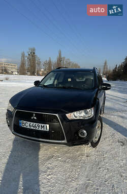 Внедорожник / Кроссовер Mitsubishi Outlander 2011 в Киеве