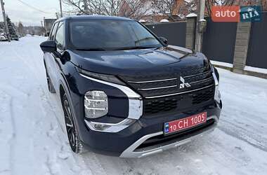 Позашляховик / Кросовер Mitsubishi Outlander 2022 в Києві