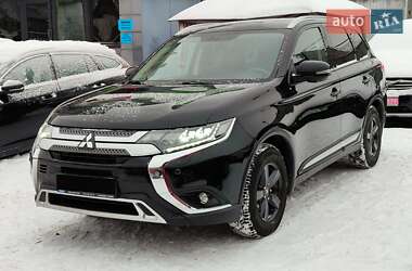 Позашляховик / Кросовер Mitsubishi Outlander 2020 в Києві