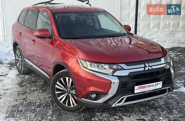 Позашляховик / Кросовер Mitsubishi Outlander 2019 в Києві