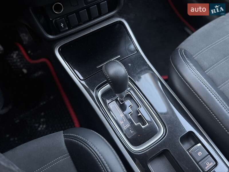 Внедорожник / Кроссовер Mitsubishi Outlander 2019 в Киеве