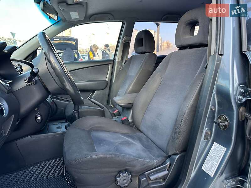 Внедорожник / Кроссовер Mitsubishi Outlander 2003 в Киеве