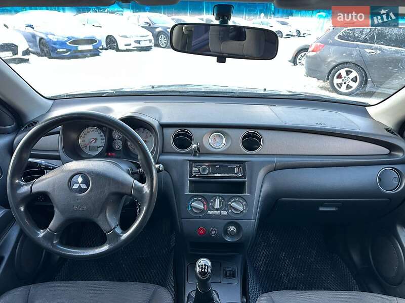 Внедорожник / Кроссовер Mitsubishi Outlander 2003 в Киеве