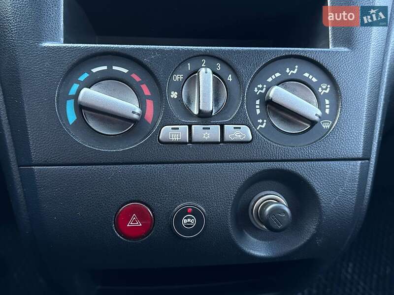 Внедорожник / Кроссовер Mitsubishi Outlander 2003 в Киеве