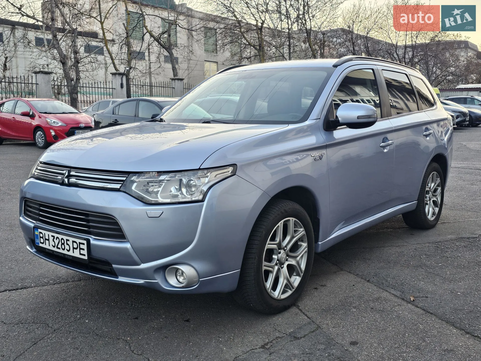 2014 Mitsubishi Outlander - фото 1