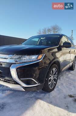 Позашляховик / Кросовер Mitsubishi Outlander 2016 в Львові