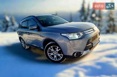 Внедорожник / Кроссовер Mitsubishi Outlander 2015 в Житомире