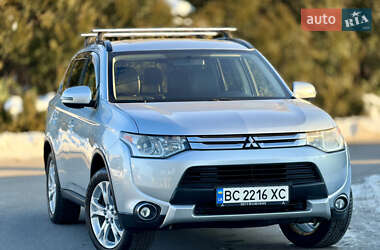 Позашляховик / Кросовер Mitsubishi Outlander 2015 в Дрогобичі