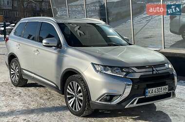 Внедорожник / Кроссовер Mitsubishi Outlander 2018 в Киеве