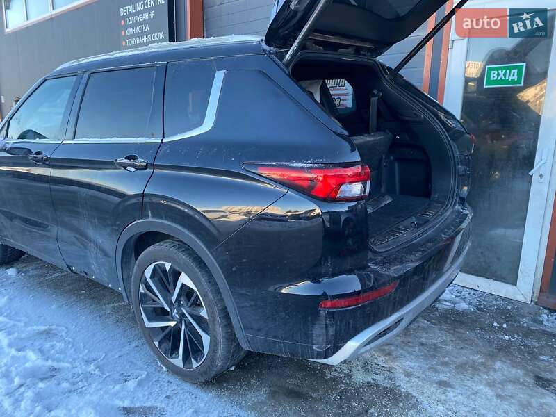 Внедорожник / Кроссовер Mitsubishi Outlander 2021 в Львове