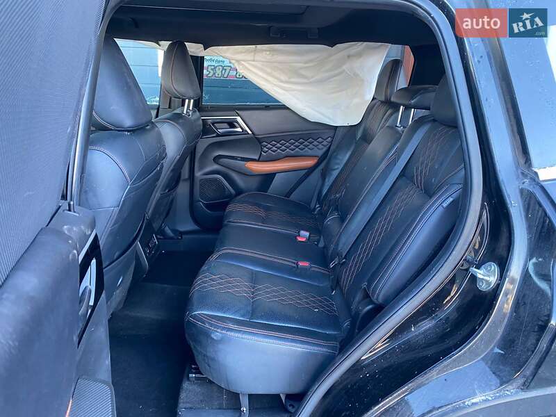 Внедорожник / Кроссовер Mitsubishi Outlander 2021 в Львове