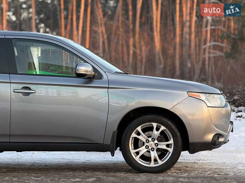 Внедорожник / Кроссовер Mitsubishi Outlander 2013 в Киеве