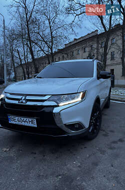 Внедорожник / Кроссовер Mitsubishi Outlander 2018 в Николаеве