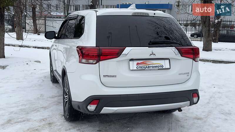 Внедорожник / Кроссовер Mitsubishi Outlander 2017 в Киеве