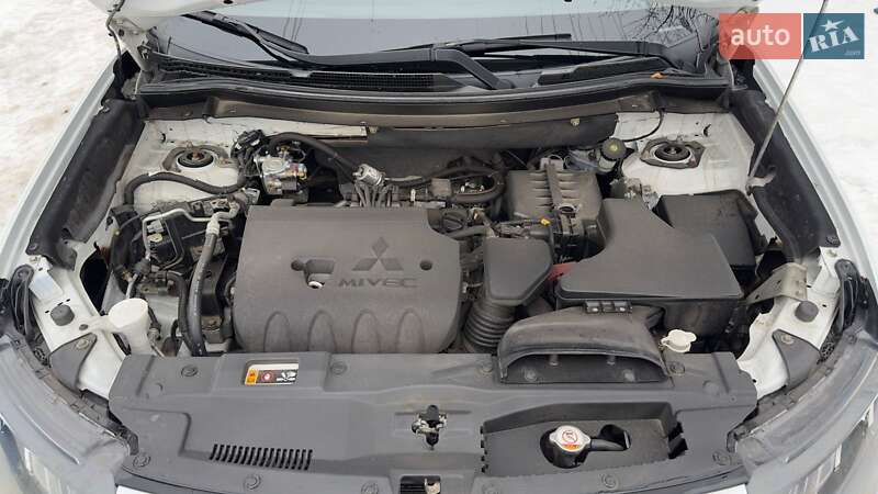 Внедорожник / Кроссовер Mitsubishi Outlander 2017 в Киеве