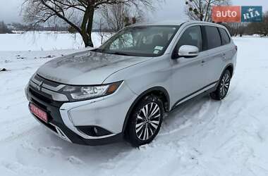 Внедорожник / Кроссовер Mitsubishi Outlander 2019 в Киеве