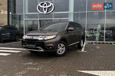 Позашляховик / Кросовер Mitsubishi Outlander 2023 в Рівному