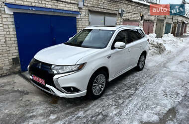 Позашляховик / Кросовер Mitsubishi Outlander 2019 в Львові
