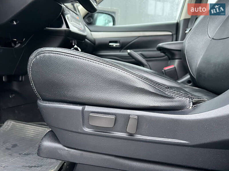 Внедорожник / Кроссовер Mitsubishi Outlander 2012 в Львове фото 18 Внедорожник / Кроссовер Mitsubishi Outlander 2012 в Львове
