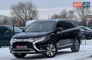 Позашляховик / Кросовер Mitsubishi Outlander 2021 в Києві