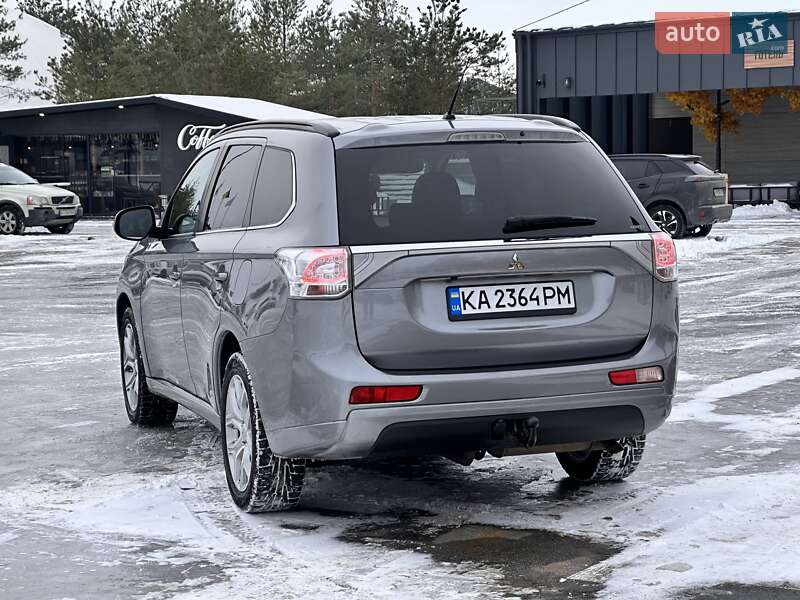 Внедорожник / Кроссовер Mitsubishi Outlander 2013 в Киеве