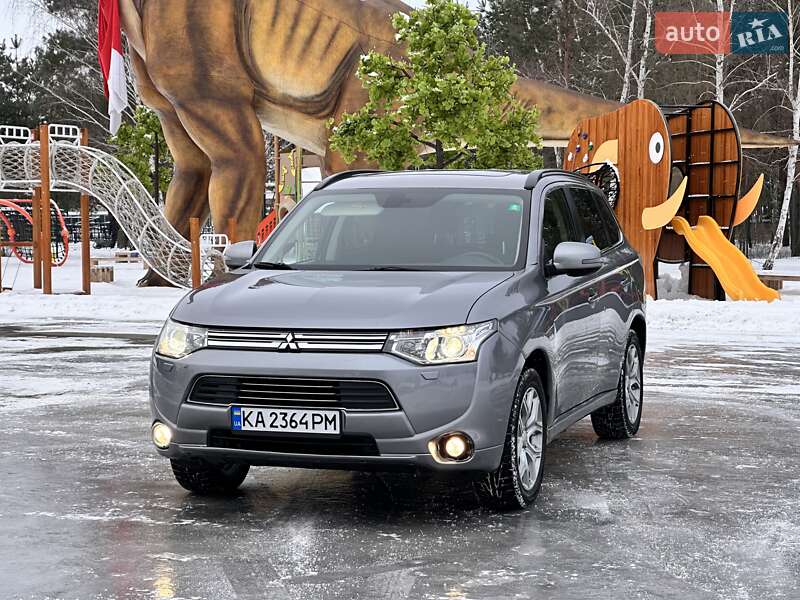 Внедорожник / Кроссовер Mitsubishi Outlander 2013 в Киеве