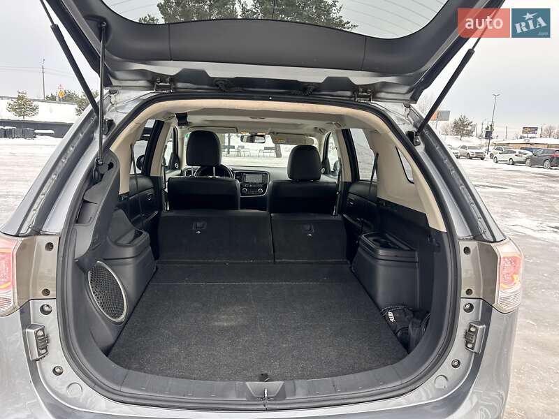 Внедорожник / Кроссовер Mitsubishi Outlander 2013 в Киеве