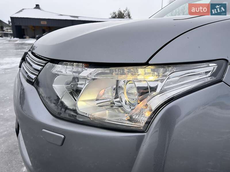 Внедорожник / Кроссовер Mitsubishi Outlander 2013 в Киеве