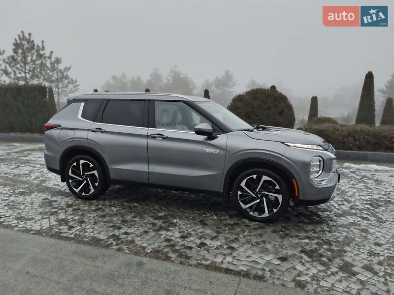 Внедорожник / Кроссовер Mitsubishi Outlander 2023 в Днепре