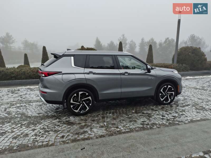 Внедорожник / Кроссовер Mitsubishi Outlander 2023 в Днепре