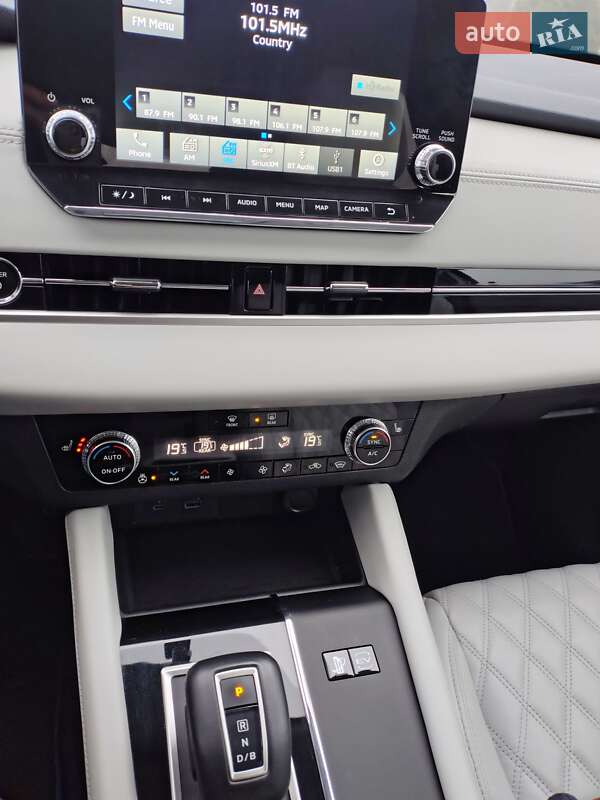 Внедорожник / Кроссовер Mitsubishi Outlander 2023 в Днепре