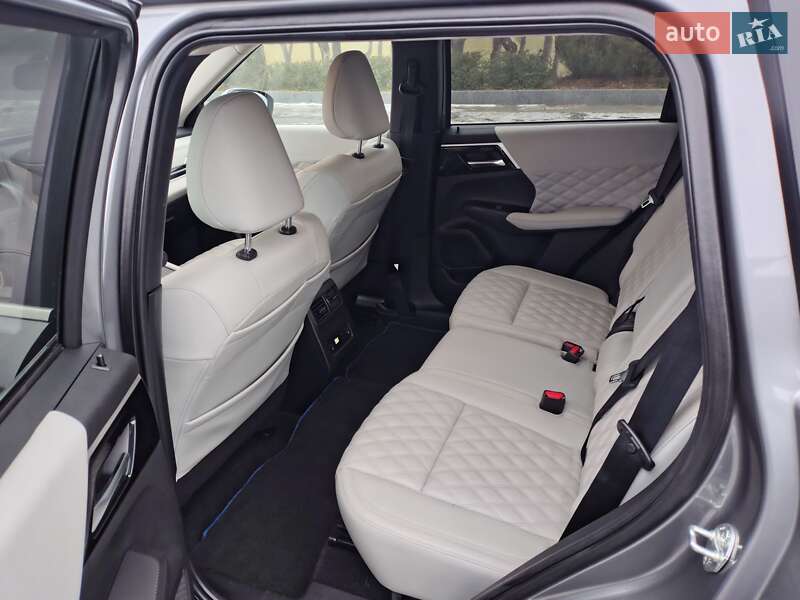 Внедорожник / Кроссовер Mitsubishi Outlander 2023 в Днепре