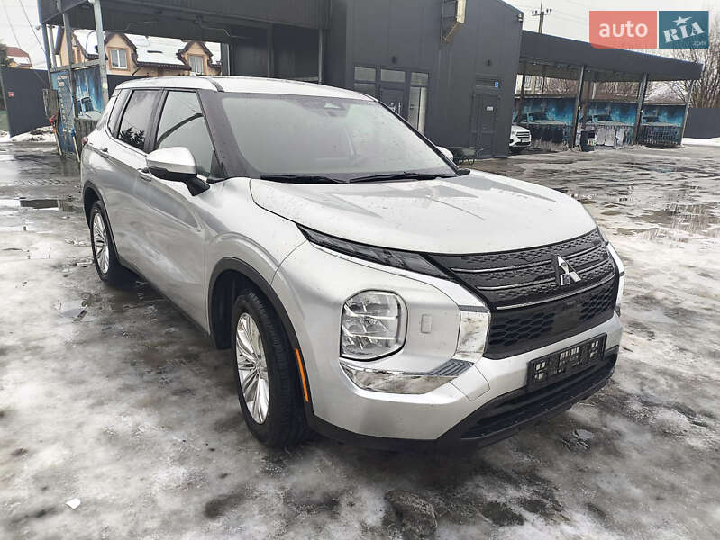 Mitsubishi Outlander 2021